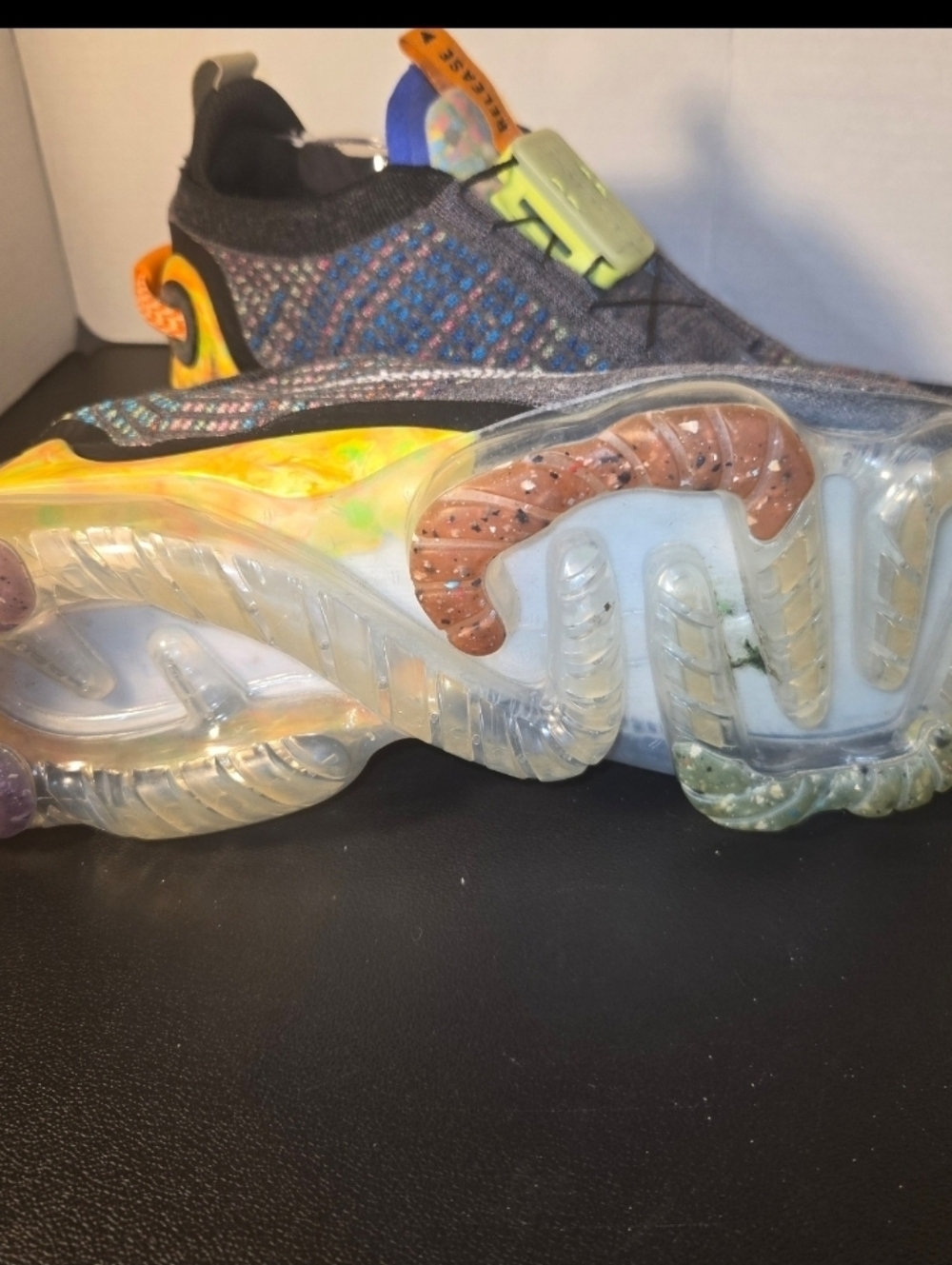 Nike Vapor Max Sz. 10 Colorful Mens Athletic Sneakers - Picture 5 of 10